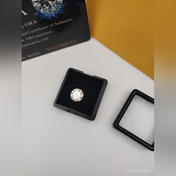 8MM-2CT Moissanite Diamond W/ All GRA Certifications Retail Over 2300$ - Picture 4 of 6